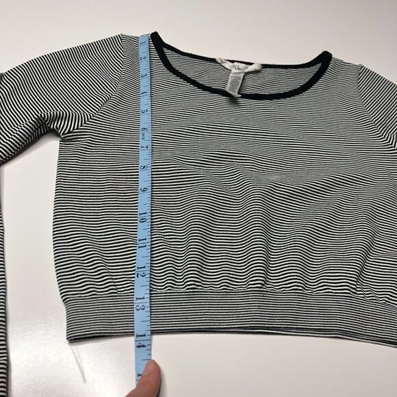 BCBGENERATION Y2K Style Black White Mirco Striped Long Sleeved Stretchy Crop Top - Picture 13 of 13